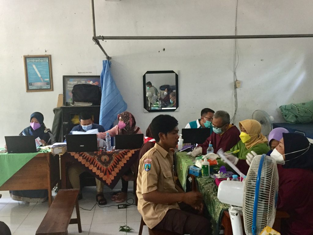 Vaksinasi di MTs Al Ihsan Kalikejambon Tembelang Jombang